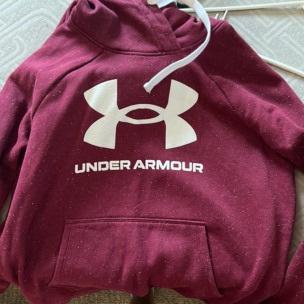 Maroon Under Armor sweatshirt